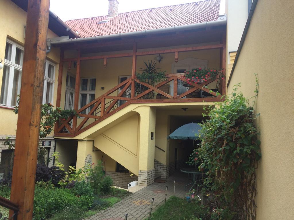 Lyrius Vendeghaz - Debrecen Apartment Exterior photo